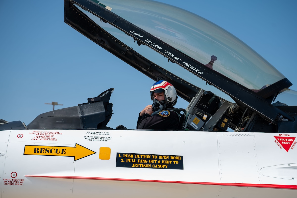 F-16 Viper Demonstration Team showcases combat capabilities at