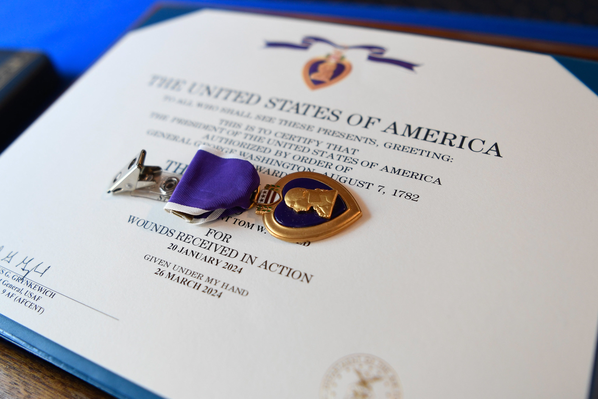 Heart To Heart PR タイトルカップ 敢闘賞 SFS defender receives Purple Heart > Hanscom Air Force Base
