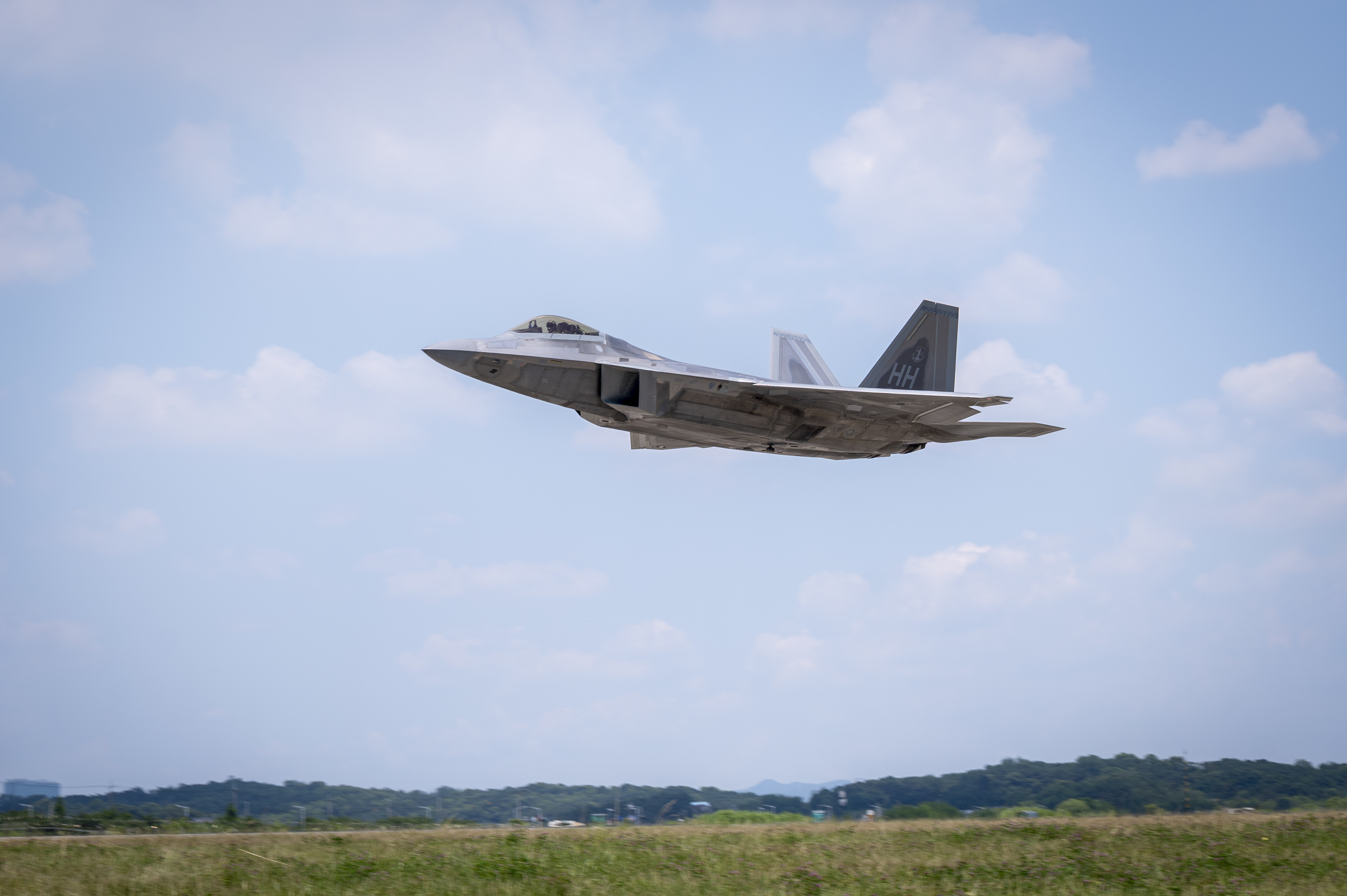 7th AF hosts F-22s for integration training with US, ROKAF