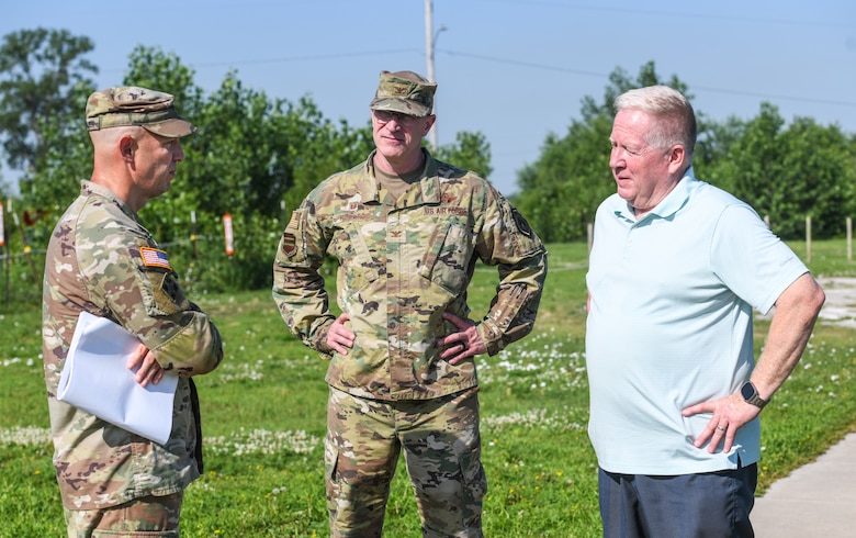 Army corps of engineers commander meets with Offutt commander and bellevue mayor