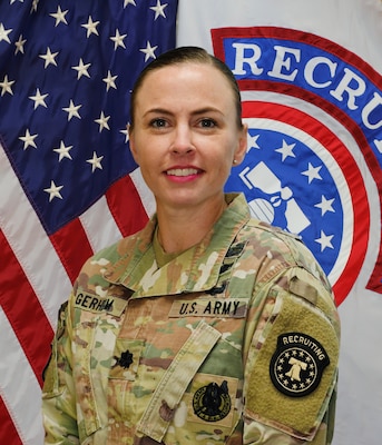 Photo of Lt. Col. U.S. Army Soldier posing for command photo in front of U.S. flag and United States Recruiting Command (USAREC) flag.