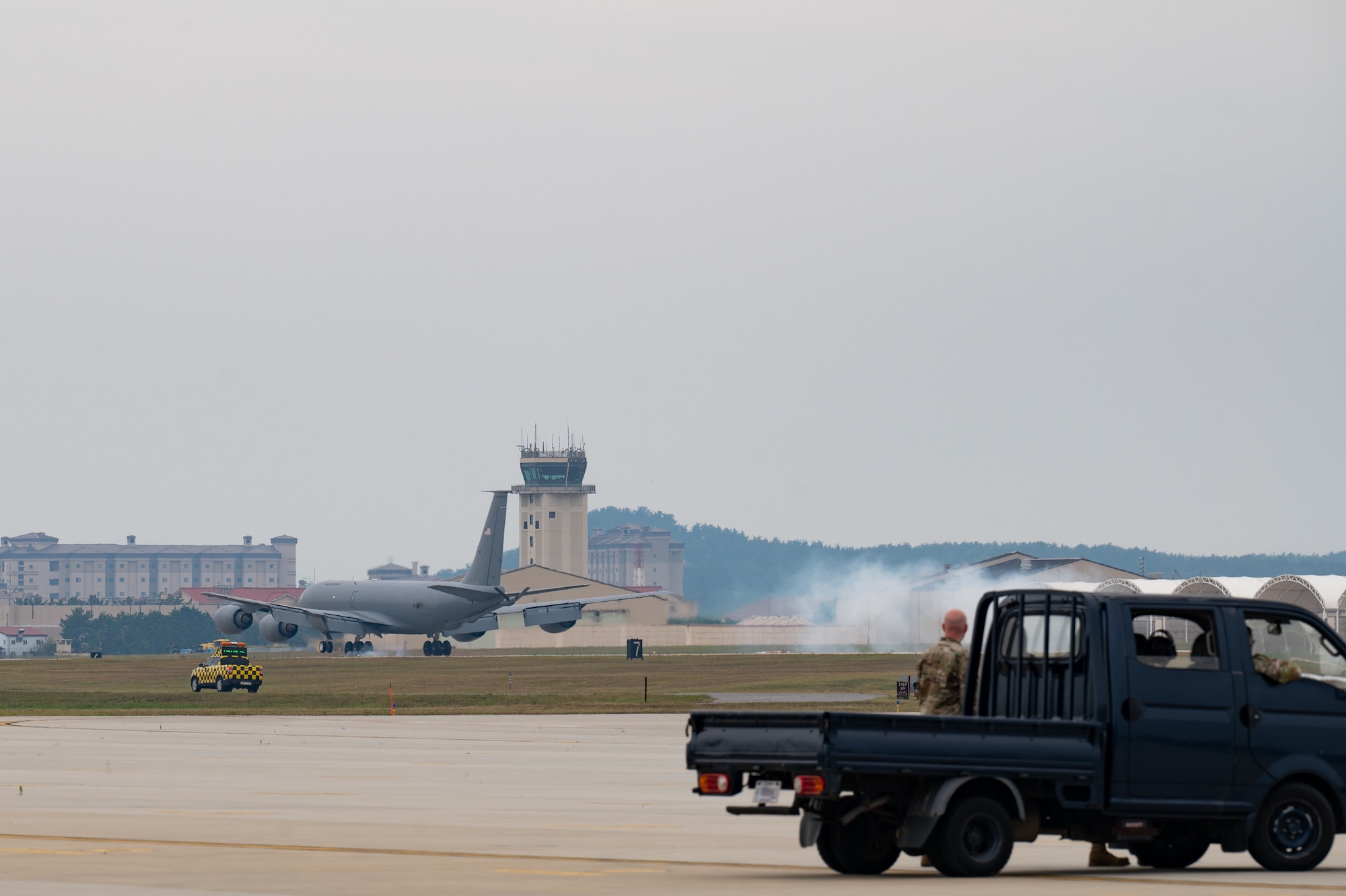KC-135 landing