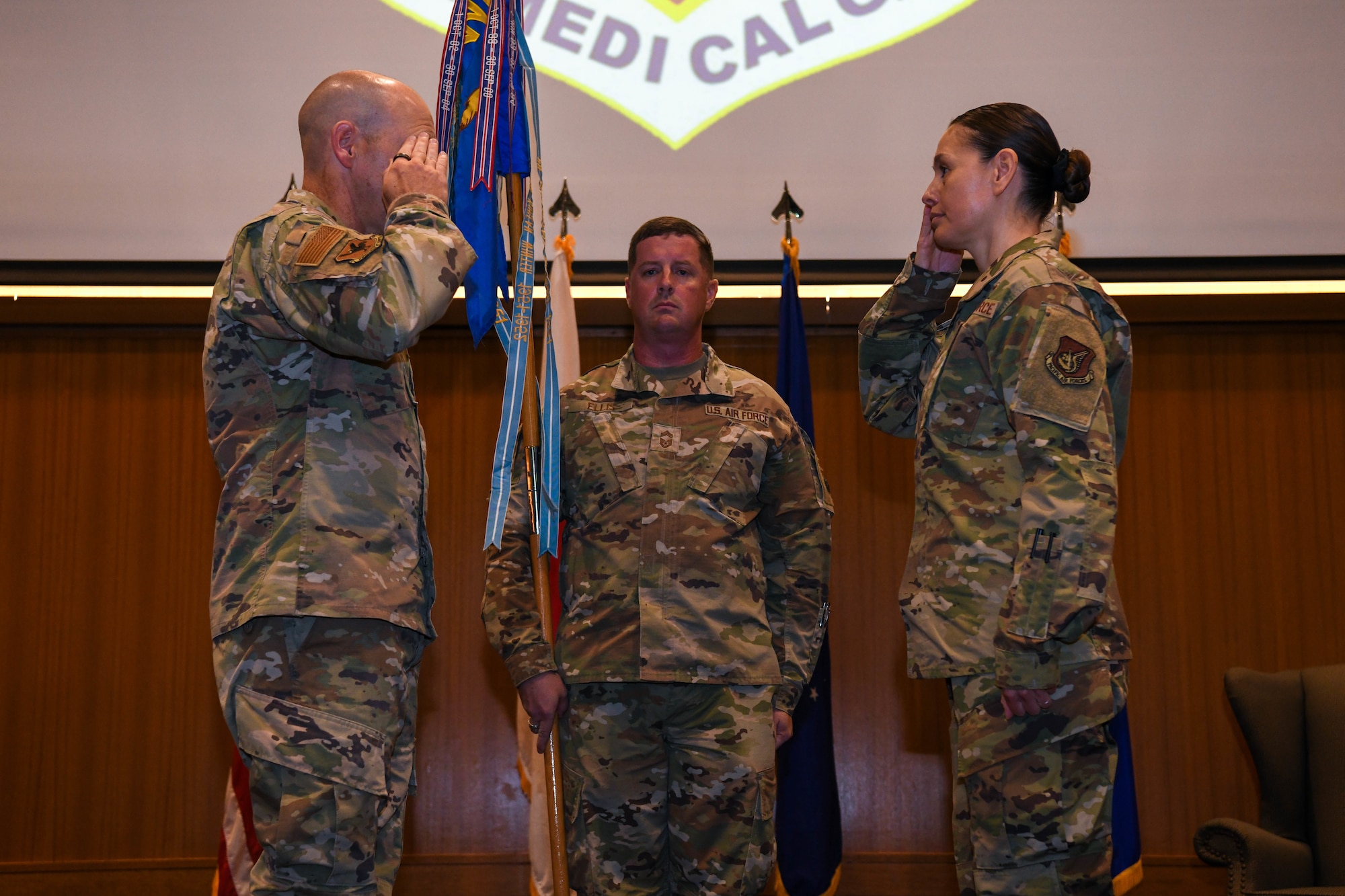 incoming commander recives salute from base commander
