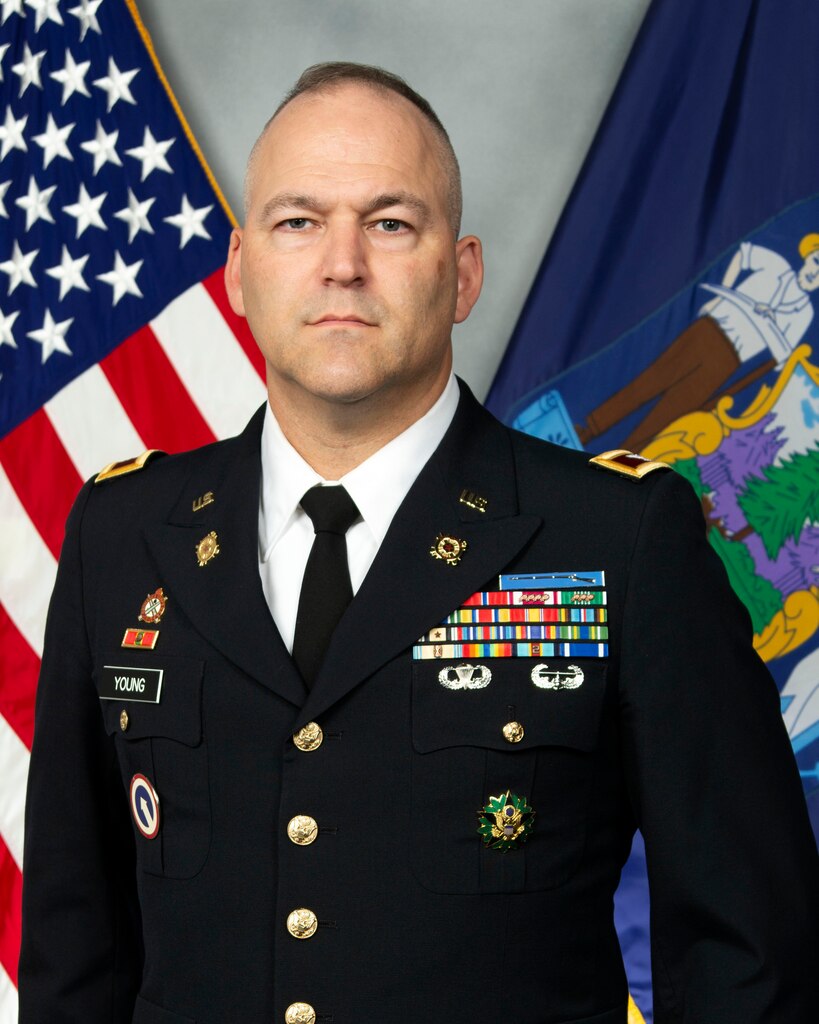 COL Young, James E CMD Photo