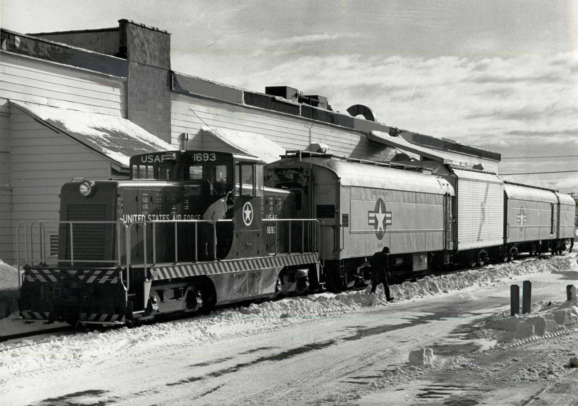 photo from 1968 of train railcar housing KC-135 Simulator