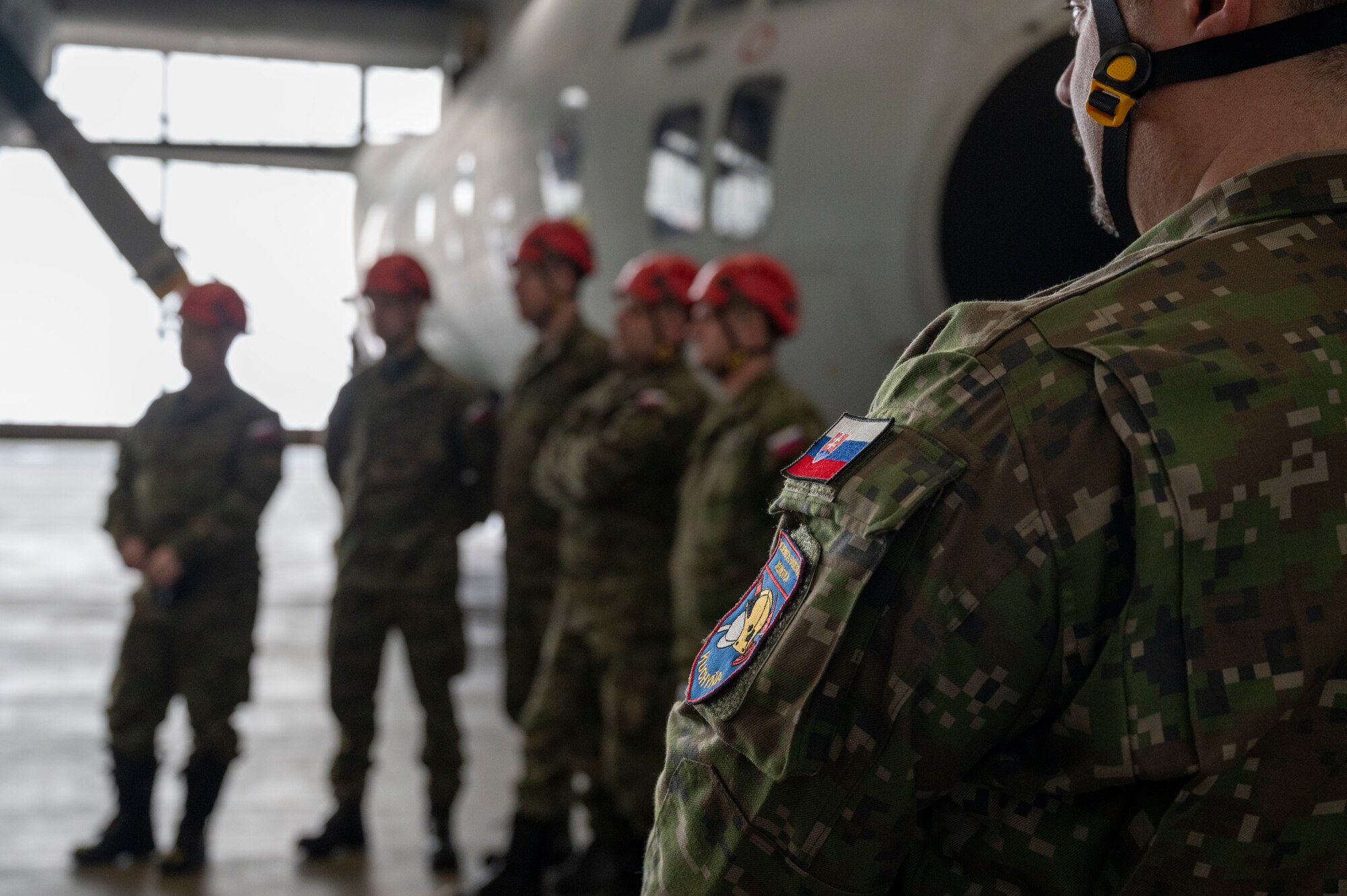 6 men listen a safety briefing in a circle