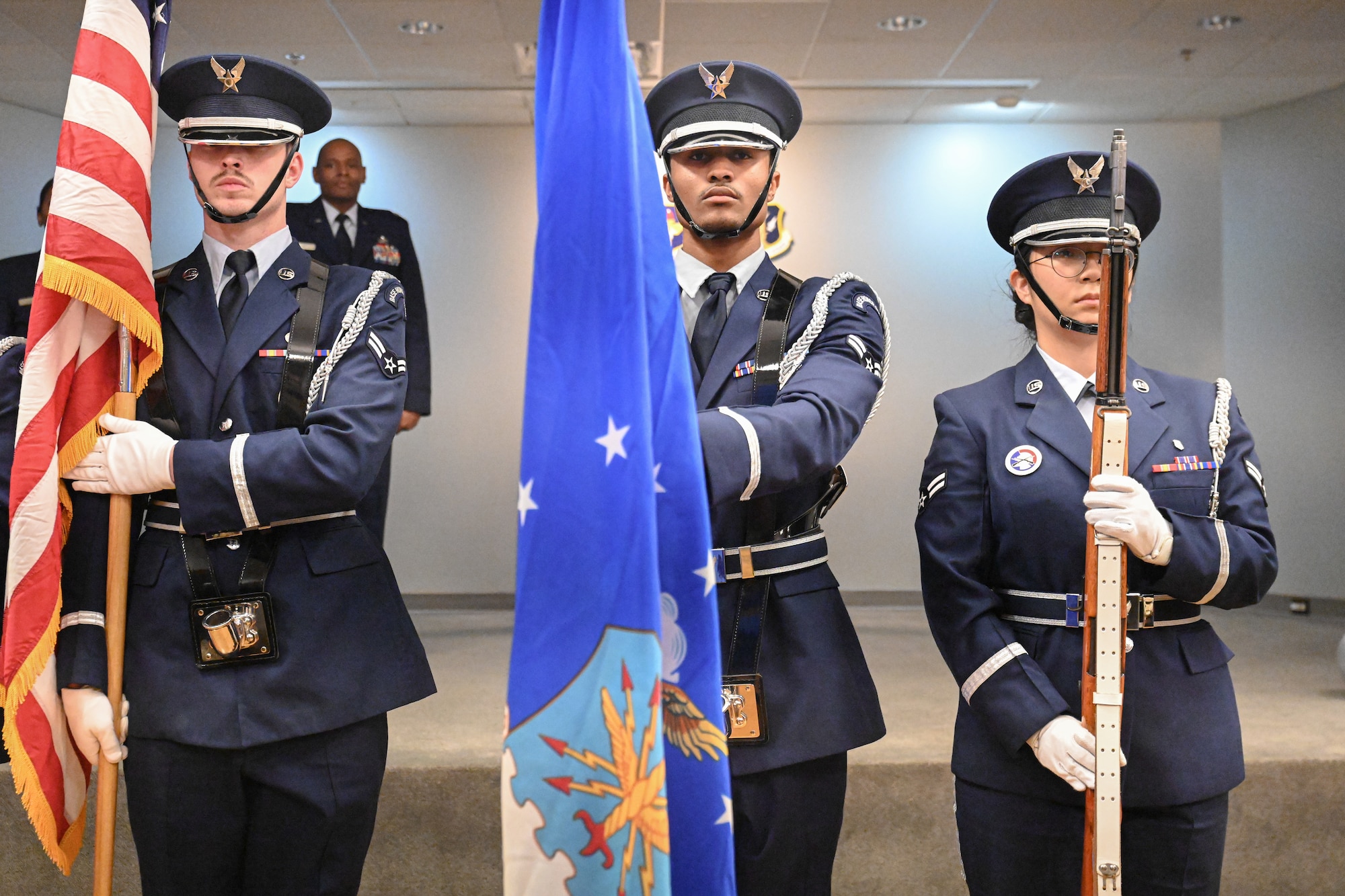 Service members presents colors.