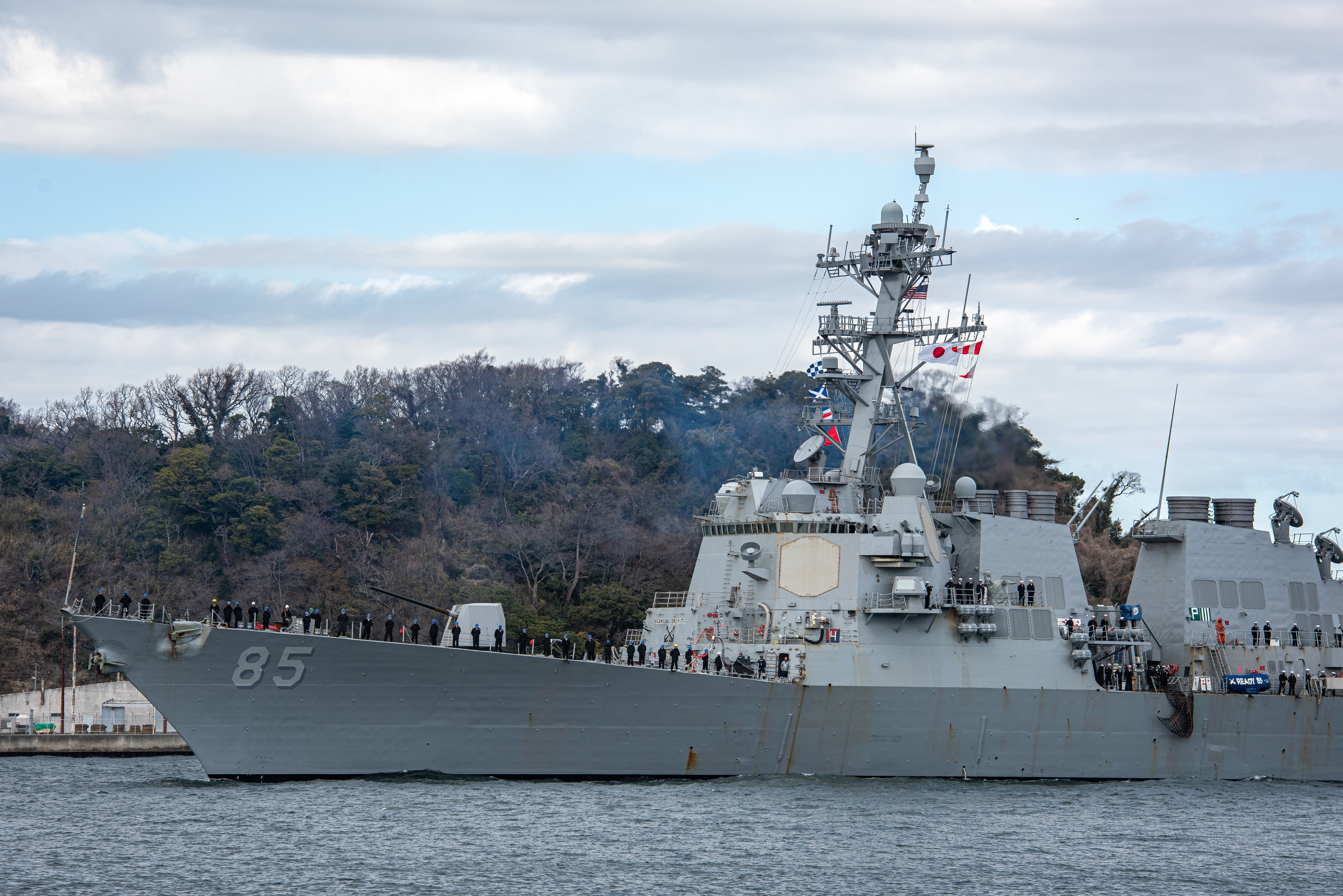 The Arleigh Burke-class guided-missile destroyer USS McCampbell (DDG 85) transits through Truman Bay before arriving at Commander, Fleet Activities Yokosuka (CFAY)