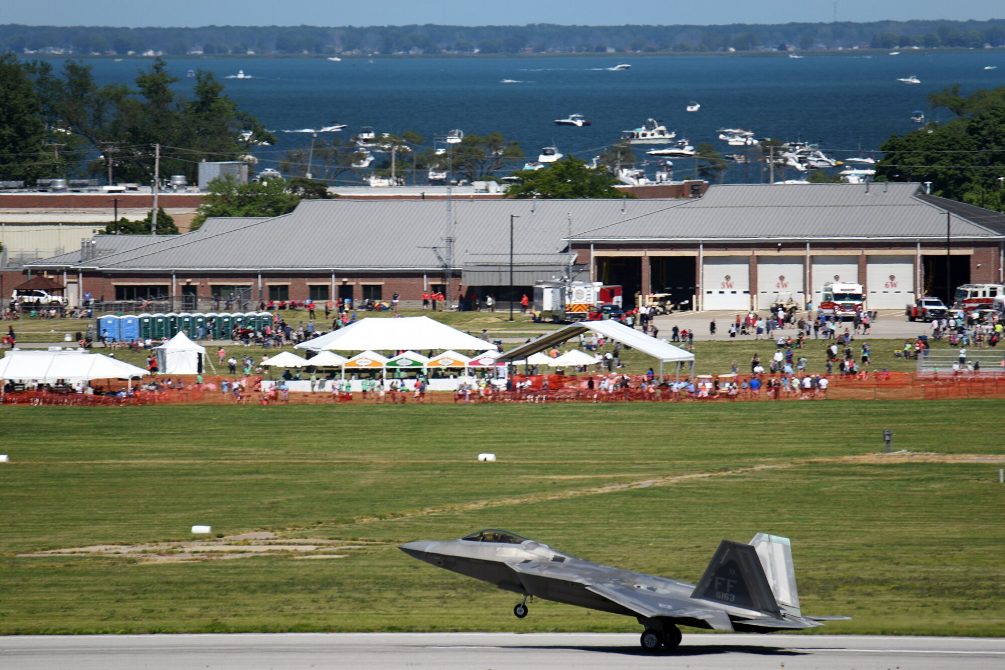 A U.S. Air Force F-22 Raptor, 1st Fighter Wing, performs at the Selfridge Open House and Air Show, July 9, 2022.