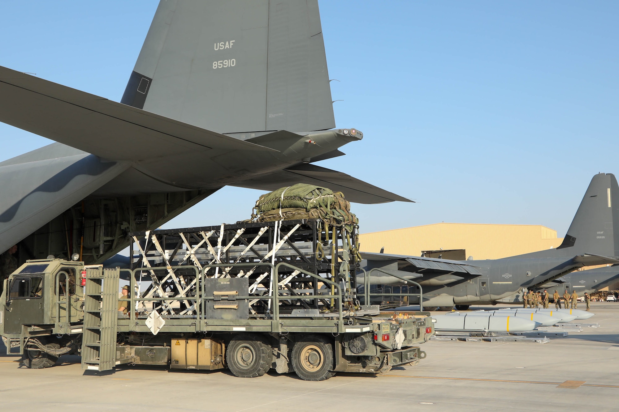 U. S. Special Operations Task Group-Central and Air Forces Central Airmen conduct orientations and static on-load/off-load familiarization rehearsals.
