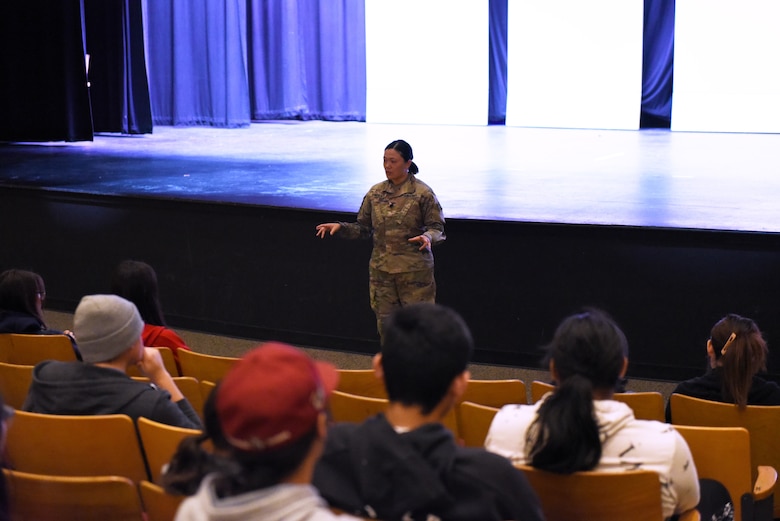 Lt. Col. KingSlack speaking at Pendleton High School.