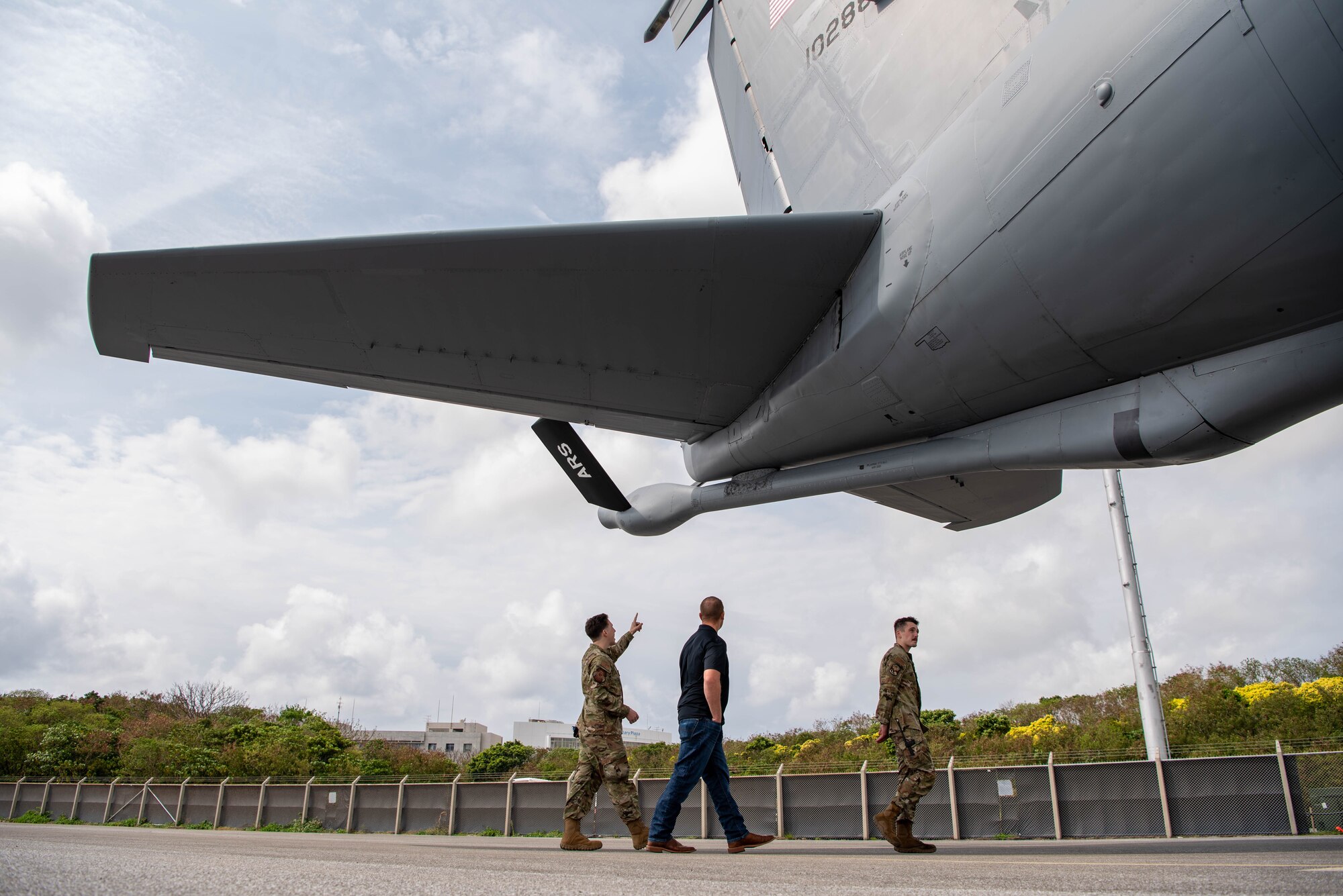 Dakota Meyer touring Kadena aircraft