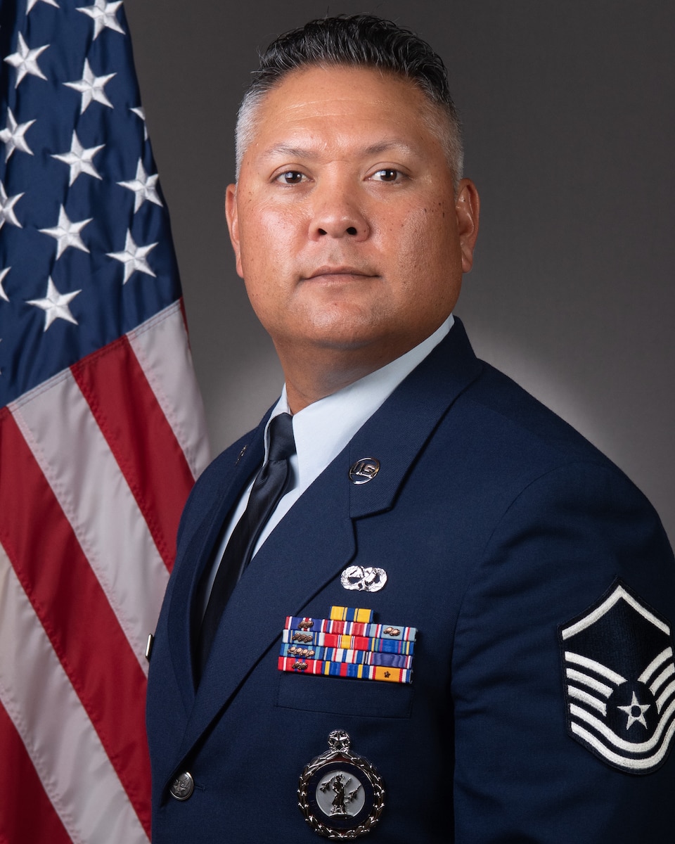 Official portrait of Master Sgt. Jeffrey C. Lowe