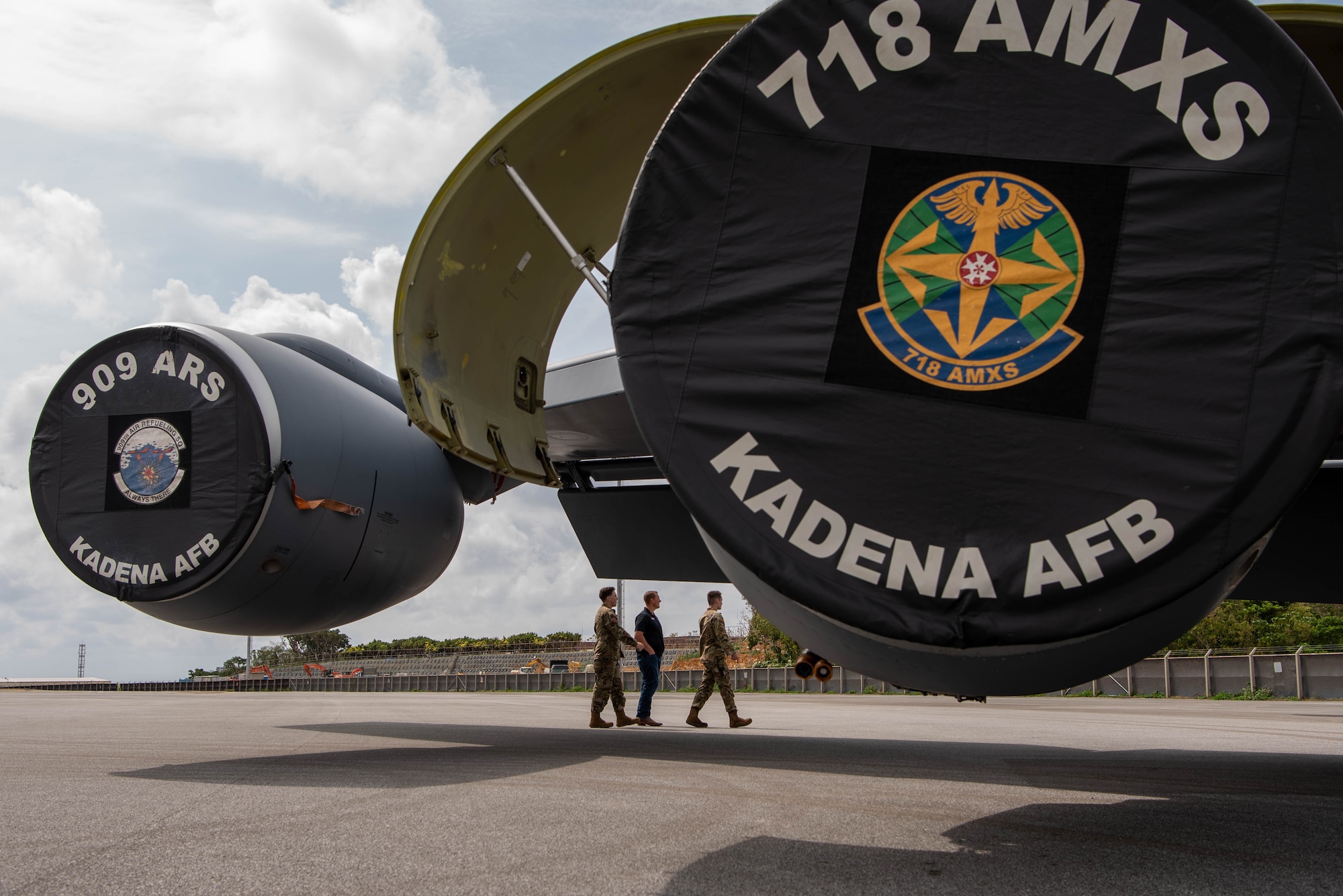 Dakota Meyer touring Kadena aircraft