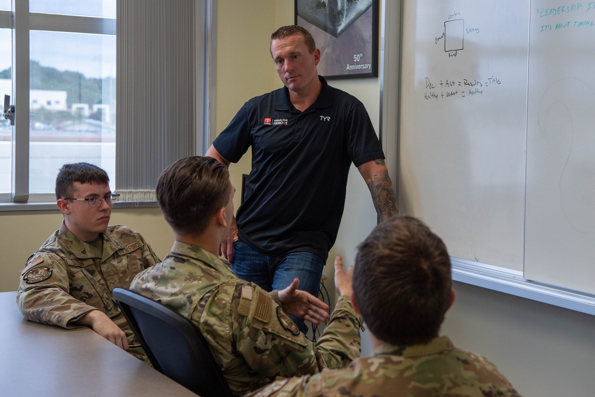 Dakota Meyer talking with Kadena Airmen