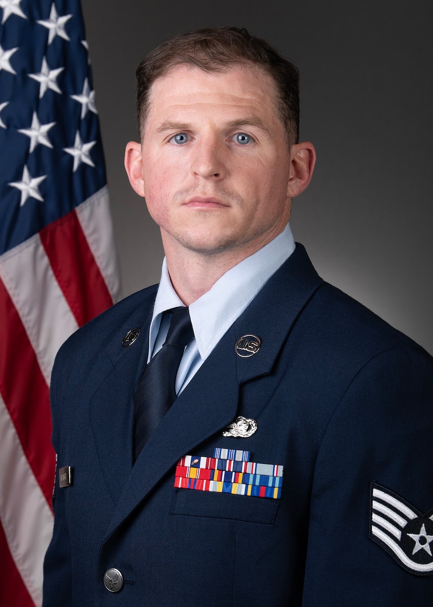 Official portrait of Staff Sgt. Christopher A. McKnight