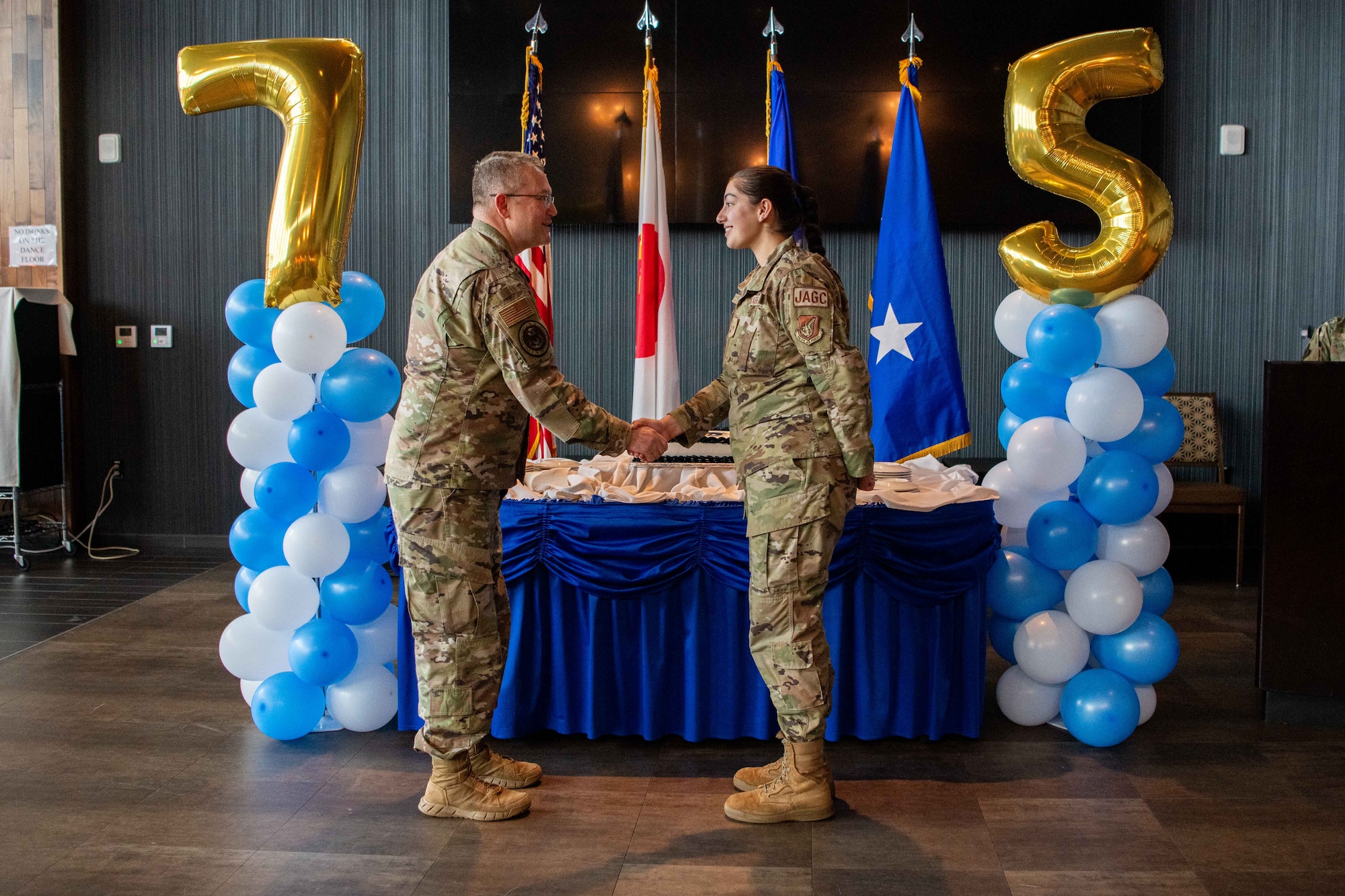 Two Airmen shake hands.