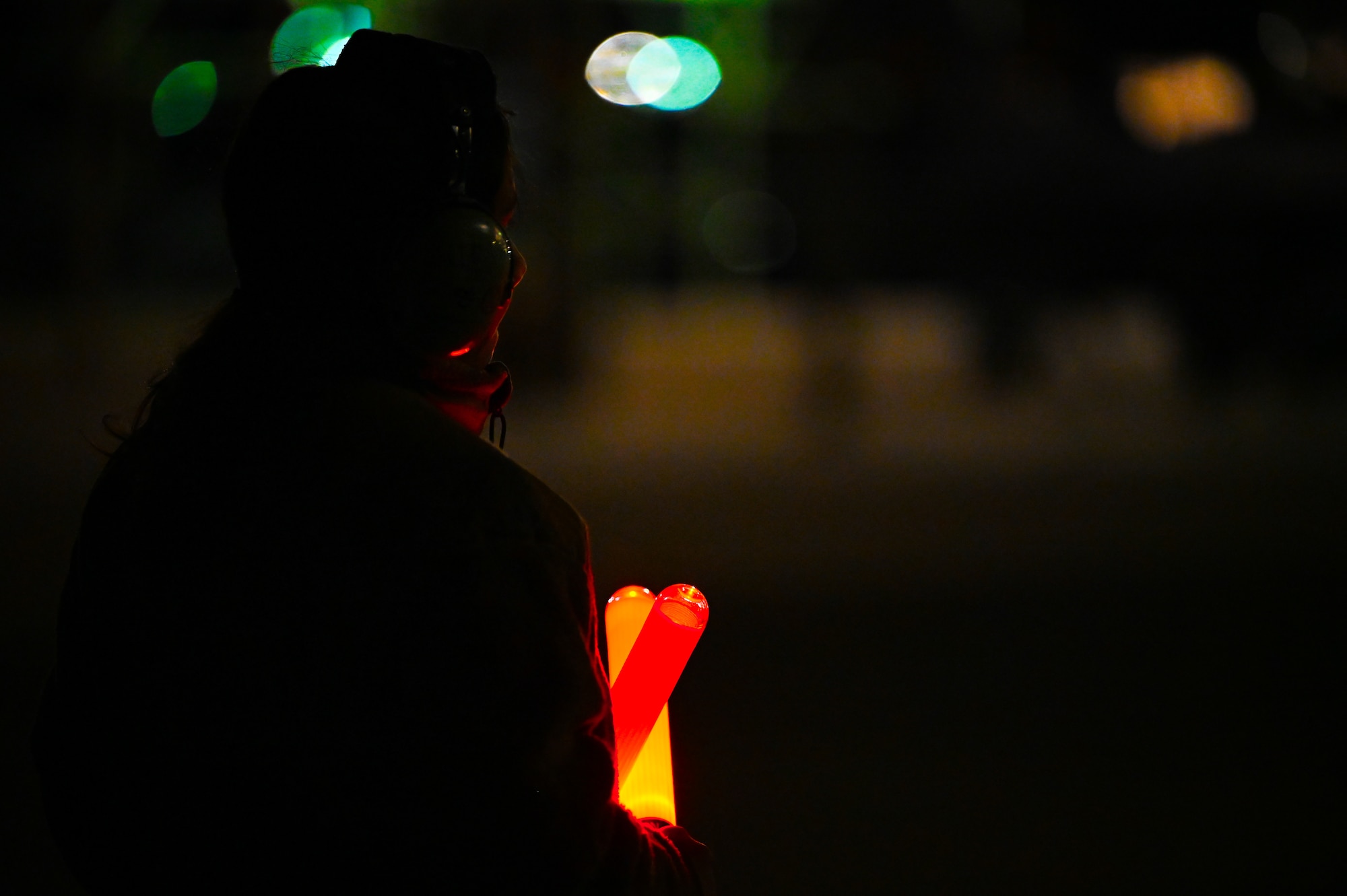 A crew chief guiding pilot on aircraft.