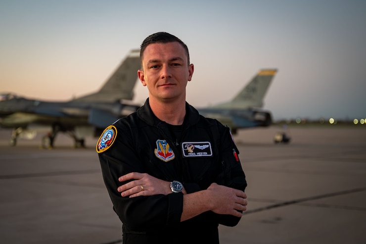 A photo of a pilot in front of an F-16 Fighting Falcon.