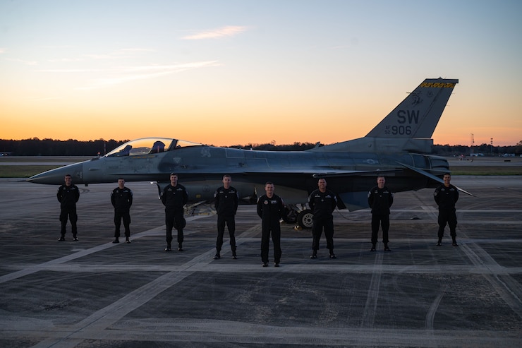 A picture of the F-16 Viper Demo Team photo