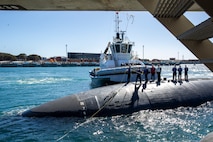 ROCKINGHAM, Western Australia (March 10, 2024) – U.S. Navy Sailors assigned to the Los Angeles-class fast-attack submarine USS Annapolis (SSN 760) prepare the submarine to moor alongside Diamantina Pier at Fleet Base West in Rockingham, Western Australia, March 10, 2024. The nuclear-powered, conventionally-armed submarine is in HMAS Stirling for the second visit by a fast-attack submarine to Australia since the announcement of the AUKUS (Australia, United Kingdom, United States) Optimal Pathway in March 2023. (U.S. Navy photo by Mass Communication Specialist 2nd Class Kaitlyn E. Eads)