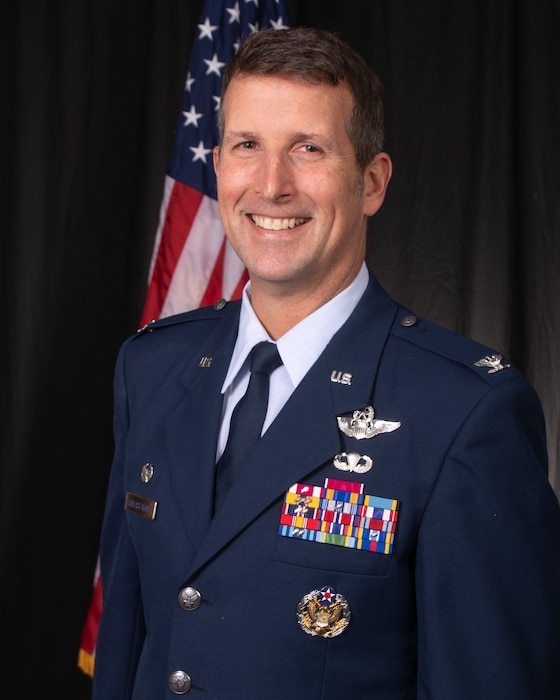 Col. David Halasi-Kun official photo.