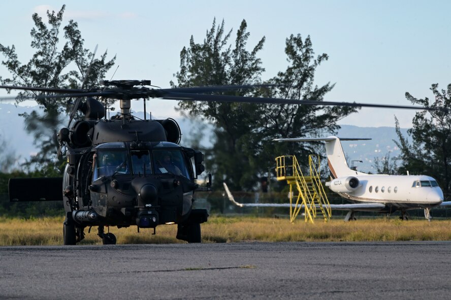U.S. Army Soldiers assigned to the 7th Special Forces Group conduct landing procedures on an MH-60M Black Hawk helicopter, assigned to the 160th Special Operations Aviation Regiment, during exercise Tropical Dagger at Kingston, Jamaica, Feb. 22, 2024.