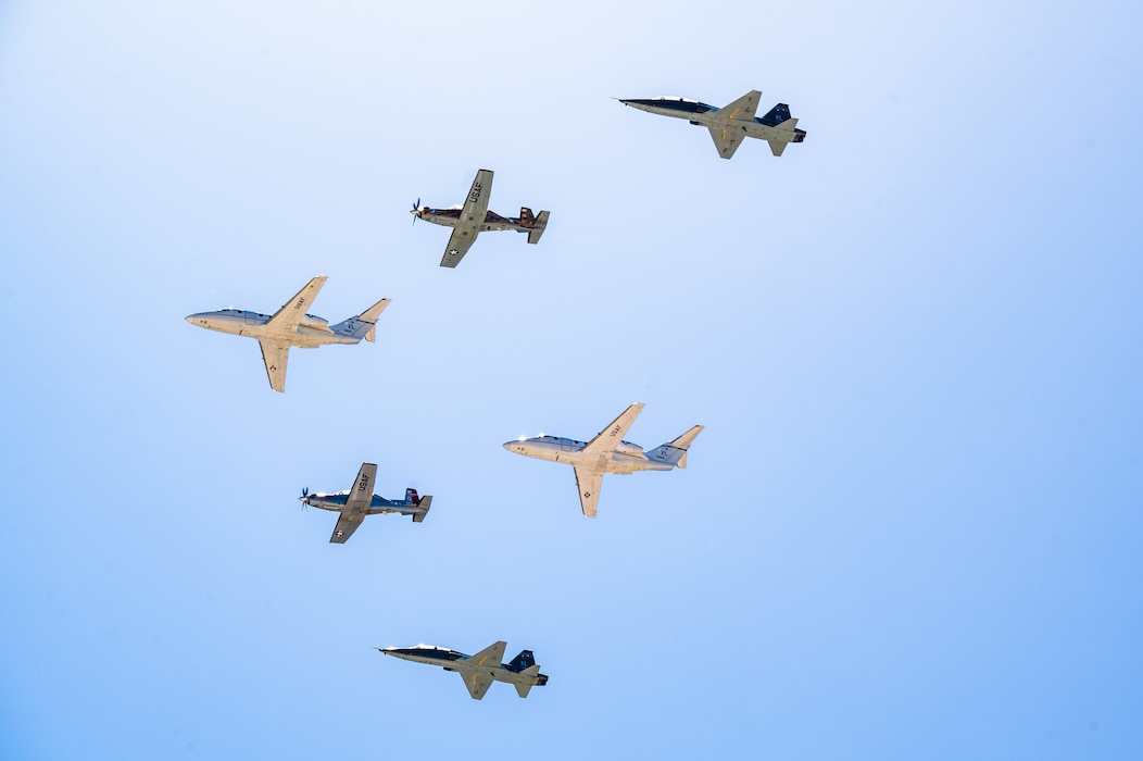 Six U.S. Air Force aircraft perform a flyover at Laughlin Air Force Base, Texas, March 9, 2024. The formation included two T-1A Jayhawks, two T-6A Texan II’s and two T-38C Talons. The flyover was performed during the Fiesta of Flight airshow at show center following the national anthem. (U.S. Air Force photo by Airman 1st Class Keira Rossman)