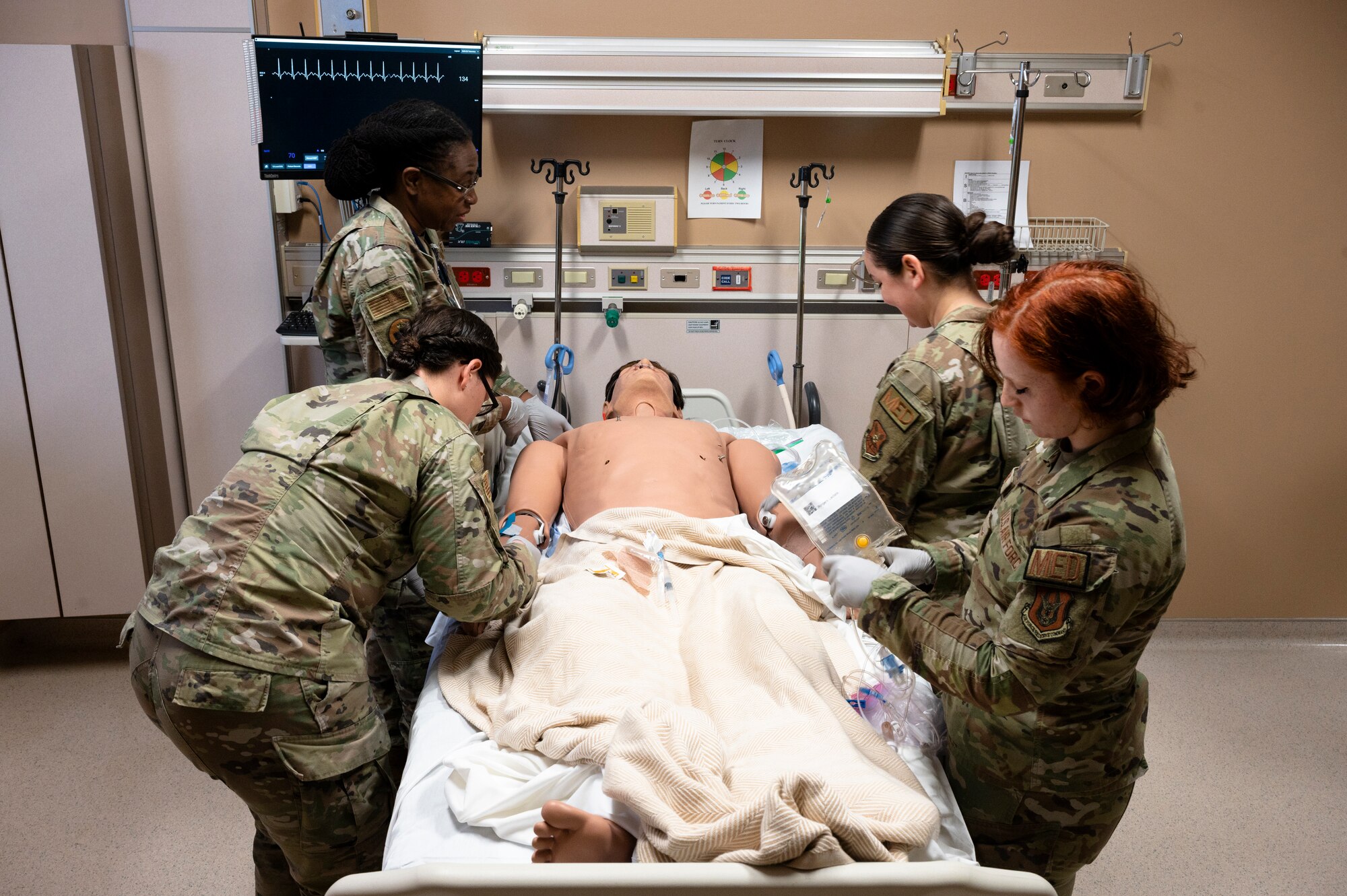 Airmen train in medical facility