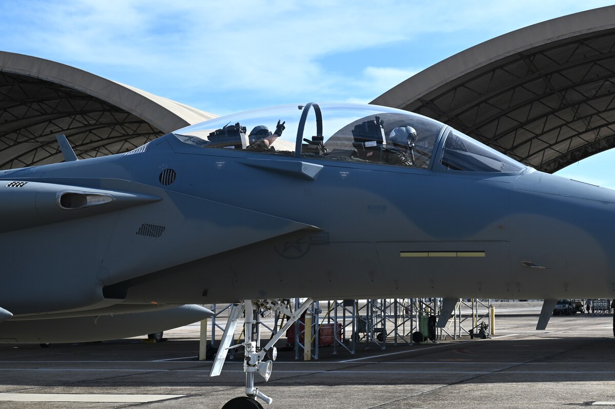 Portland, Ore. Pilot conducts First Flight in EX for 142nd Wing