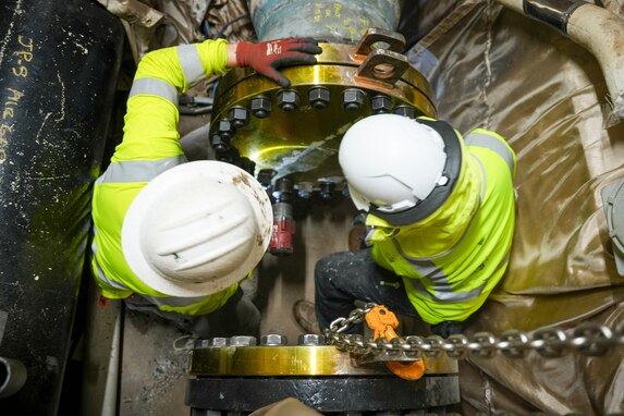 Personnel in support of Joint Task Force-Red Hill (JTF-RH) tighten bolts on air gap flanges on pipelines disconnecting the Underground Pumphouseat the Red Hill Bulk Fuel Storage Facility (RHBFSF), Halawa, Hawaii, March 13, 2024.