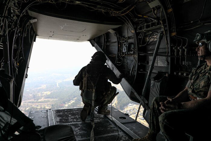 VMM-365 (REIN) MV-22 Osprey Resumes Flight Operations