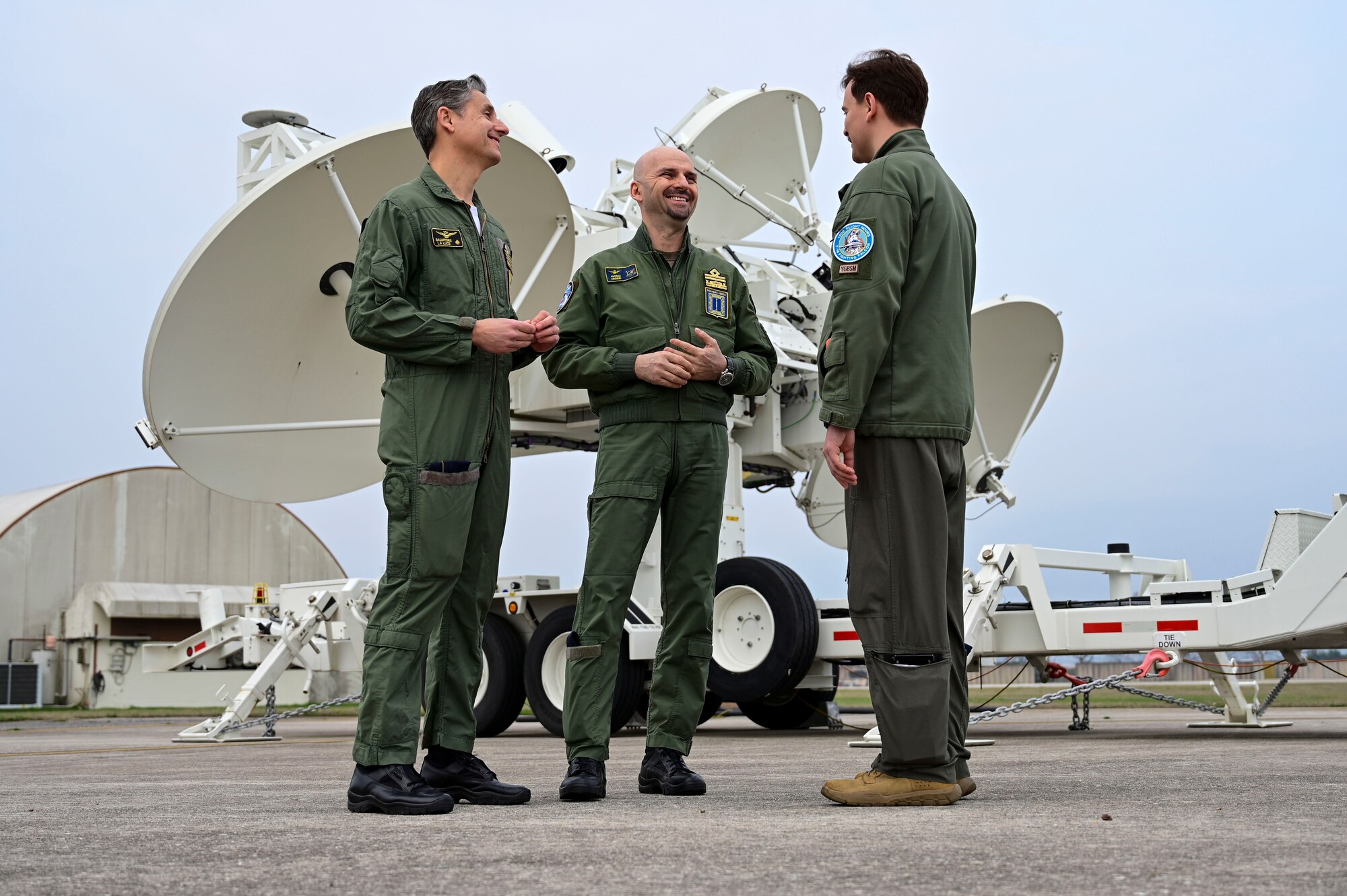 La Luce, Argieri and Thomas talking in front of the emitter.