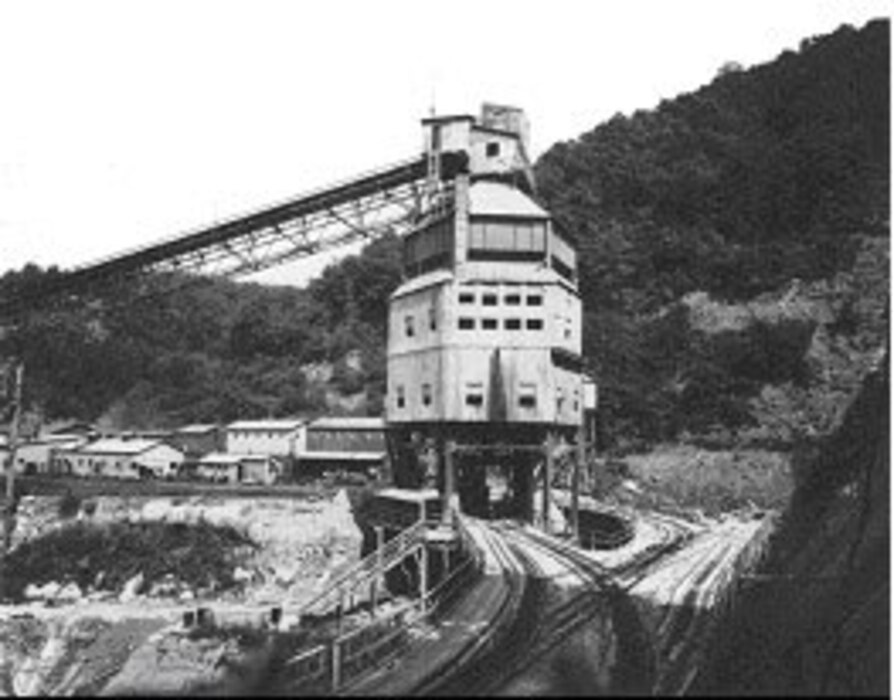 Historic view of the Bluestone Dam construction plant