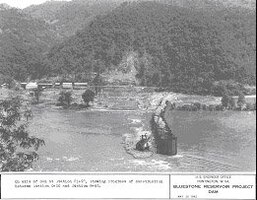 Construction of the first cofferdam in May 1942.