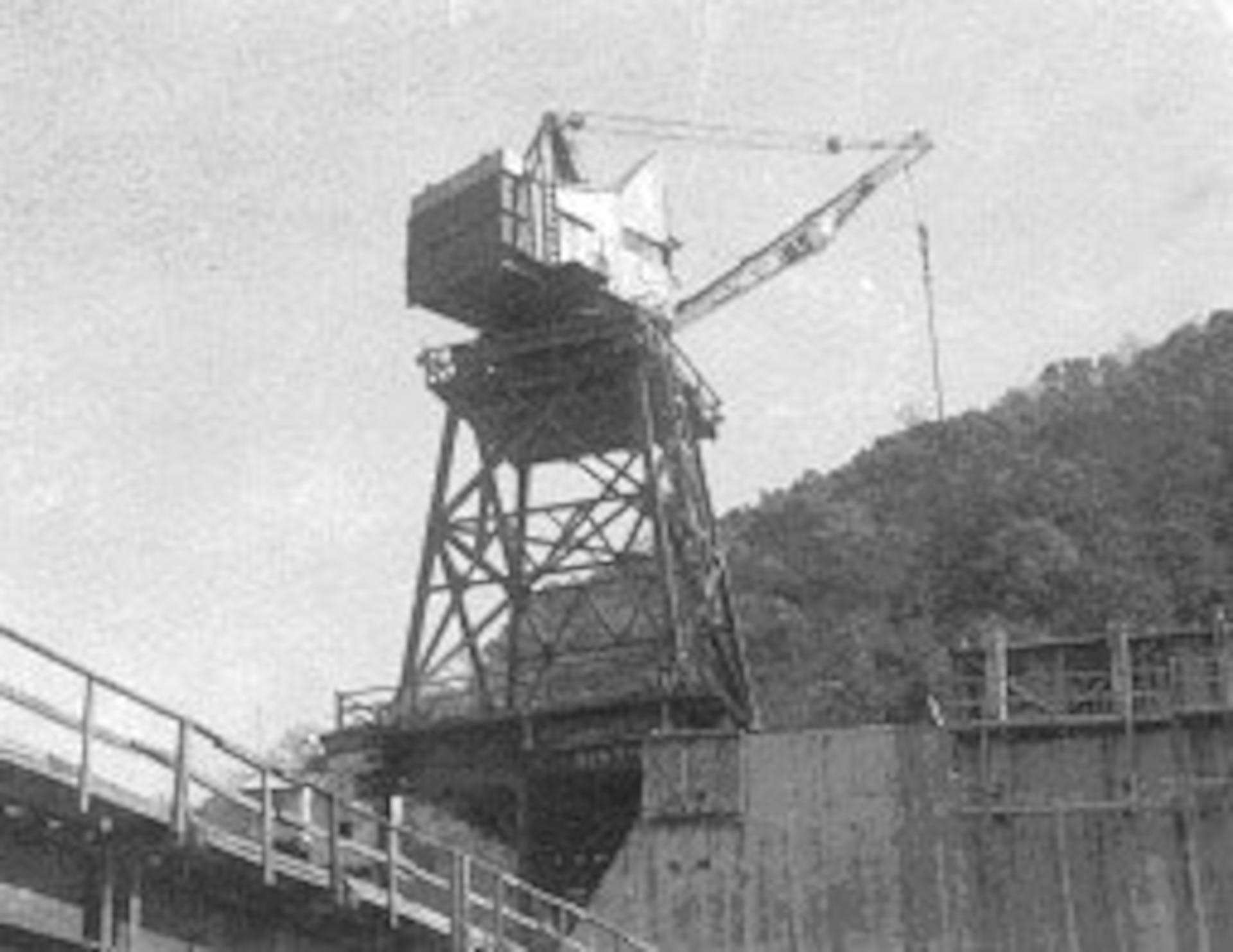 Historic photograph of a whirler crane used at Bluestone Dam. 
(Final Report, 1949)