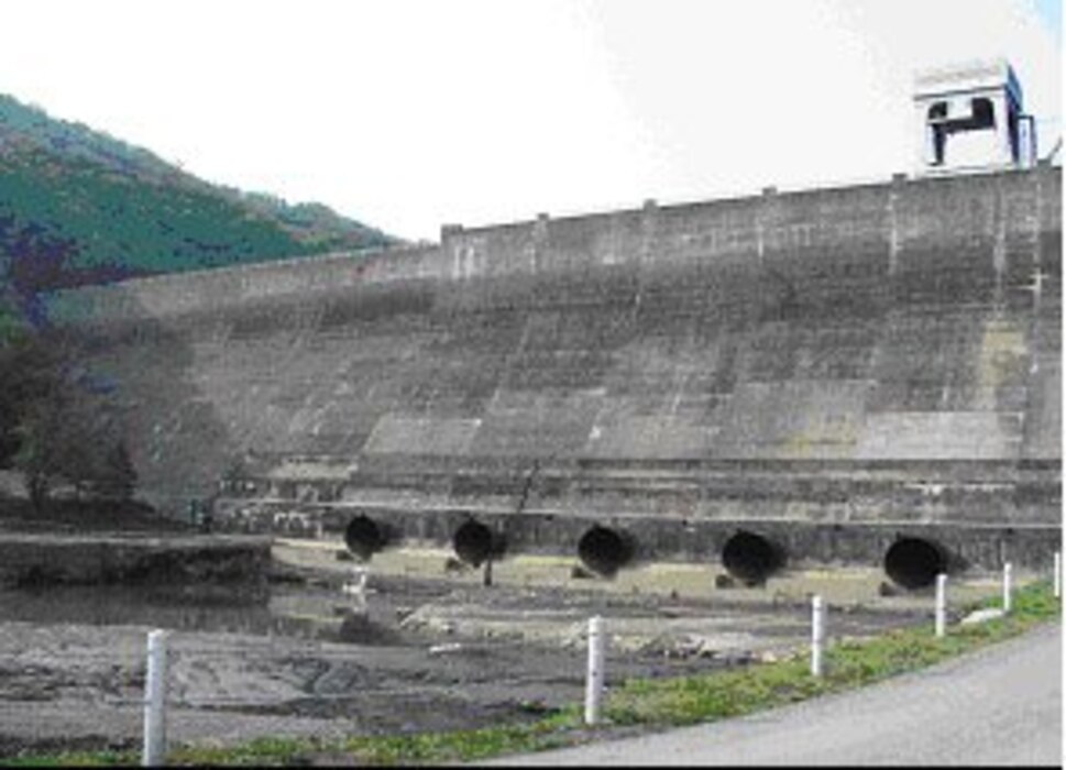 North elevation of Bluestone Dam, with five of the six penstocks visible.