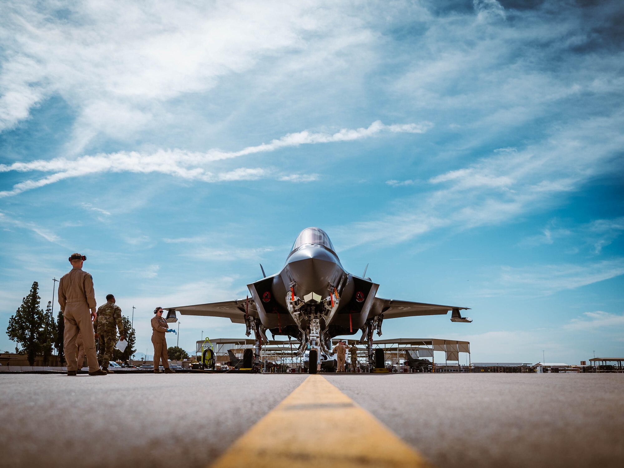 Marines participate in hot pit refuel training