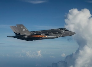 F-35A live air to air missile shot.