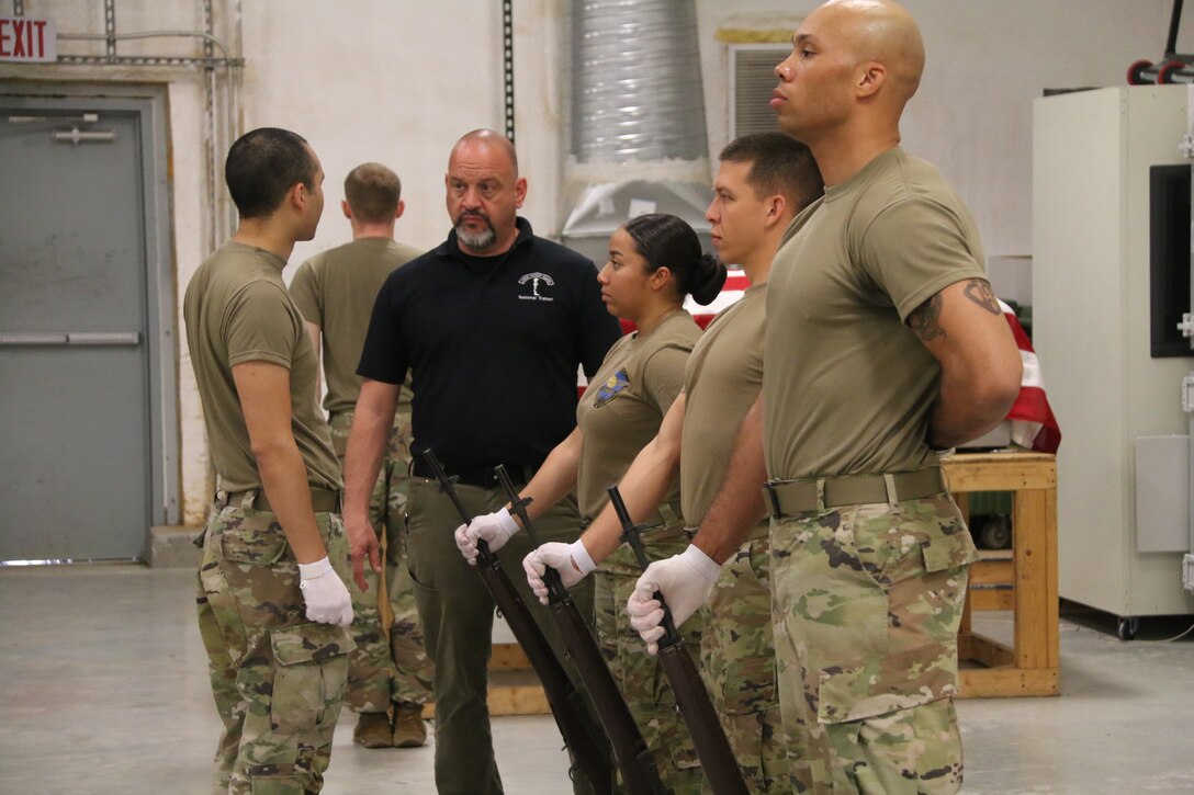 Soldiers conduct funeral honors training