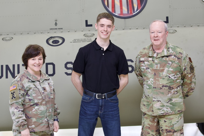 Isaac Bell, a Pennsylvania Army National Guard recruit who enlisted through the 09W program, with Brig. Gen. Laura McHugh, left, deputy adjutant general-Army, Pennsylvania National Guard, and Maj. Gen. Michael Regan, right, deputy adjutant general-Air, during an enlistment and swearing-in ceremony at Muir Army Heliport at Fort Indiantown Gap, Pennsylvania, March 15, 2024. The 09W program, also known as “streets to seats” or “high school to flight school” provides a path to flight school after basic training for enlistees who are selected in a rigorous selection process. (U.S. Army National Guard photo by Maj. Travis Mueller)
