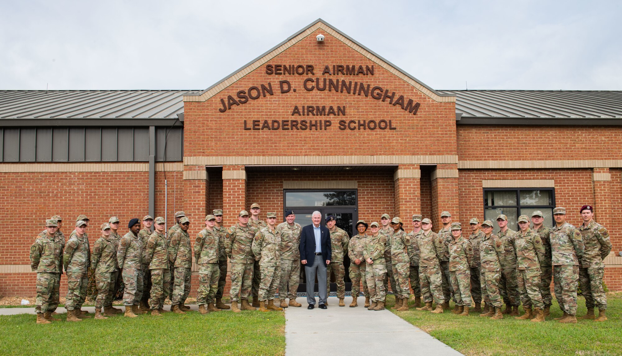 Chief Master Sgt. of the Air Force (ret.) Gerald R. Murray poses with students attending Airmen Leadership School at Moody Air Force Base, Georgia, March 15, 2023. In the U.S. there are 68 active duty ALS’s currently accepting students. (U.S. Air Force photo by Airman 1st Class Sir Wyrick)