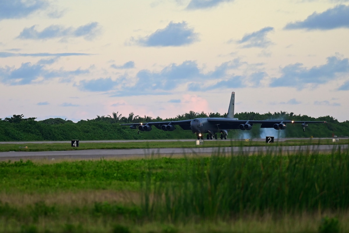 B-52s touchdown in Diego Garcia