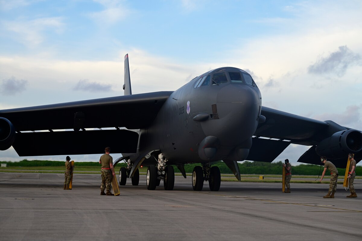 B-52s touchdown in Diego Garcia