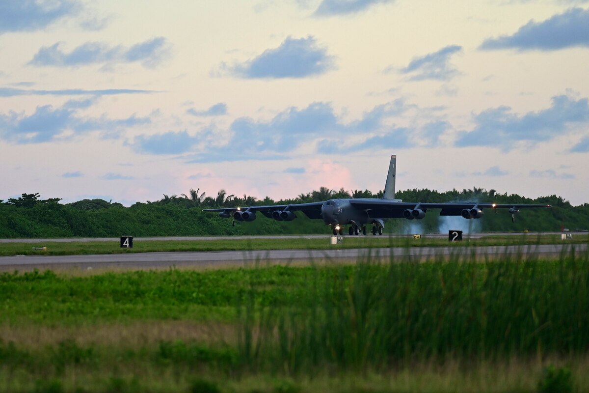 B-52s touchdown in Diego Garcia