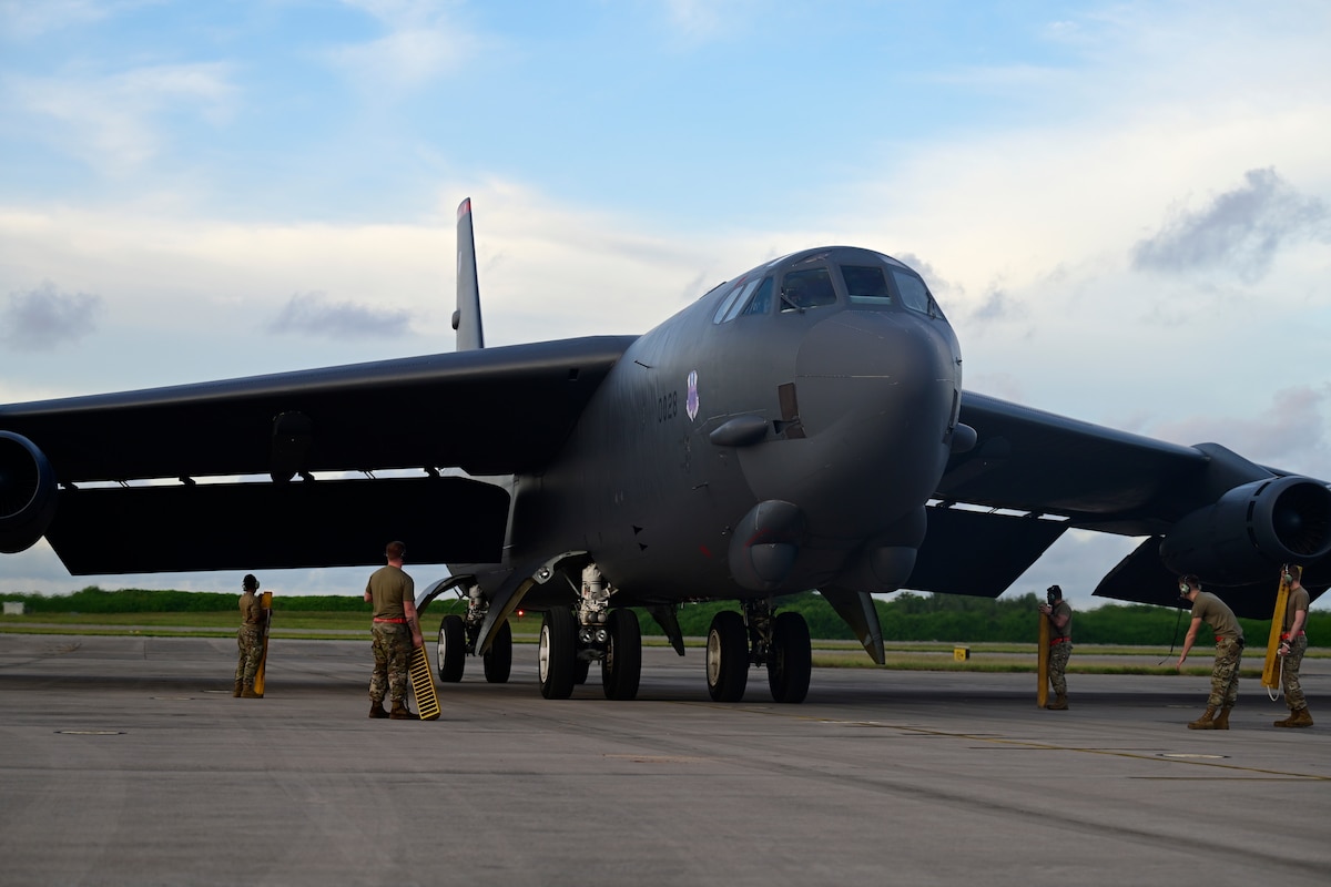 B-52s touchdown in Diego Garcia
