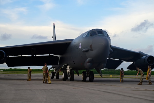 B-52s touchdown in Diego Garcia