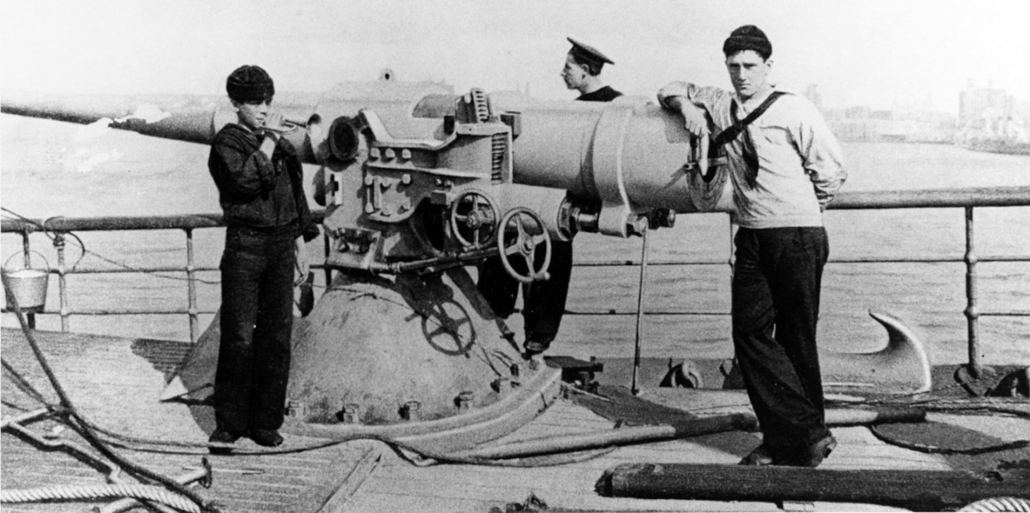 USS Buffalo (1898-1927, later AD-8) A bugler sounding the call to breakfast in 1898. The gun appears to be a 4/40. At this time the ship carried four of these weapons plus two 5/40 guns. Courtesy of Commander Donald J. Robinson, USN (Medical Service Corps), 1975.