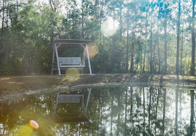 The Warrior Garden at Intrepid Spirit Center Camp Lejeune offers a space for serenity to clinic patients. The garden encourages nature-based therapy which encourages service members to connect with nature as part of their healing journey from a brain injury or illness.
