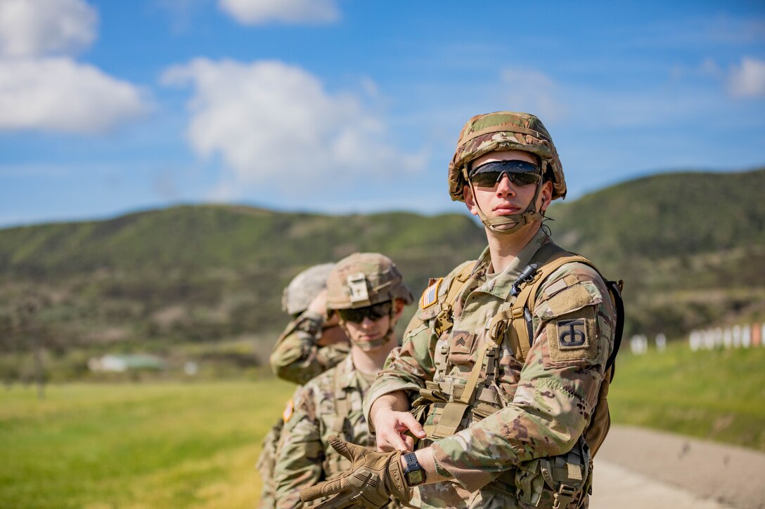 Army Reserve Soldiers conduct weapons qualification for Best Warrior